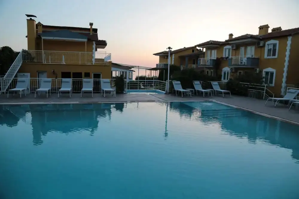 Анталья: Hotel Room With Shared Pool Near Beach in Kusadasi
