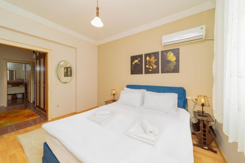 Анталья: Cozy Flat With Balcony Close to Konyaalti Beach