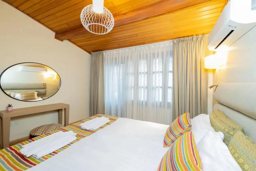 Анталья: Mesmerizing Hotel Room Near Hadrian s Gate