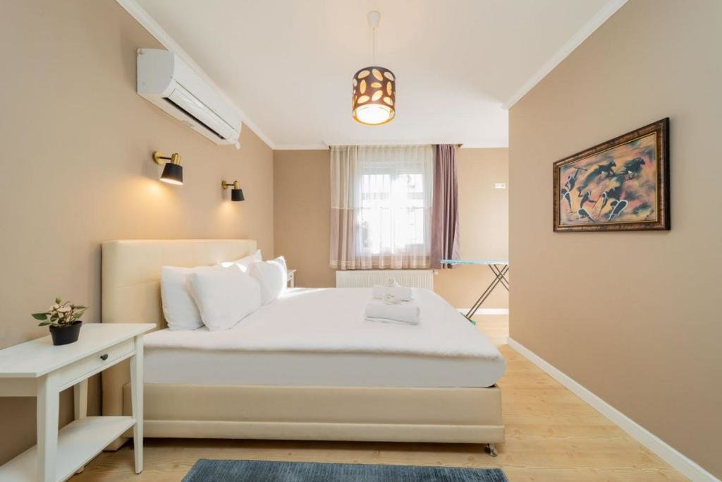Анталья: Cozy Flat with Balcony near Beach in Konyaalti