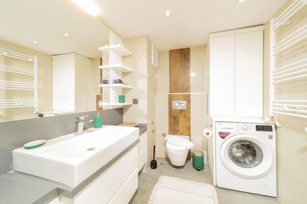 Анталья: Delightful Flat With Shared Pool in Konyaalti