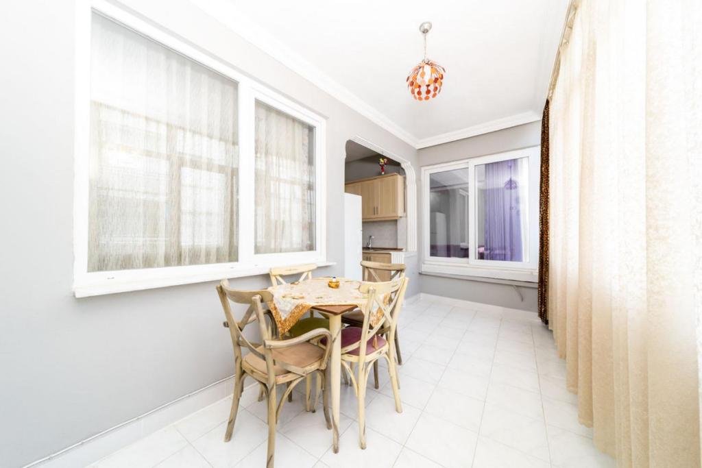 Анталья: Colorful Flat Close to the Coast in Muratpasa