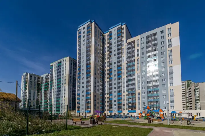 Екатеринбург: Колосс на улице Крестинского
