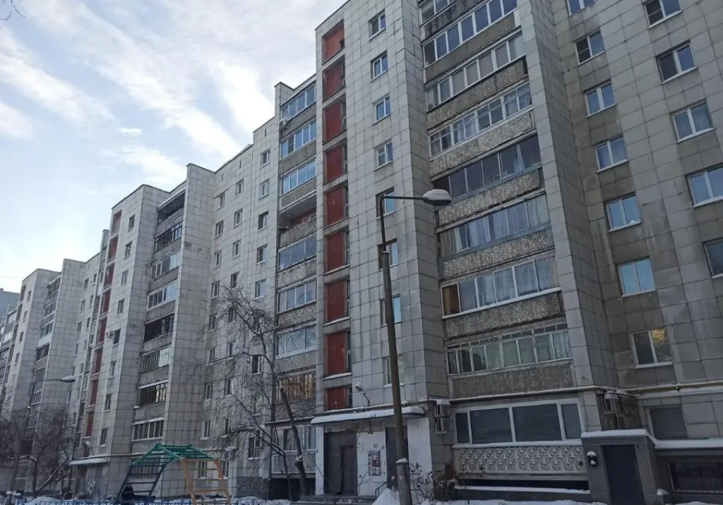 Екатеринбург: Колосс на улице Мамина-Сибиряка