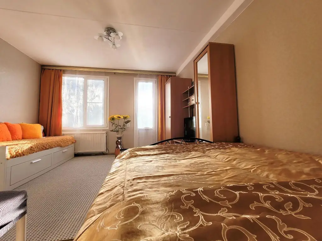 Санкт-Петербург: HOW ARE YOU AT HOME on 34 Veterans Avenue