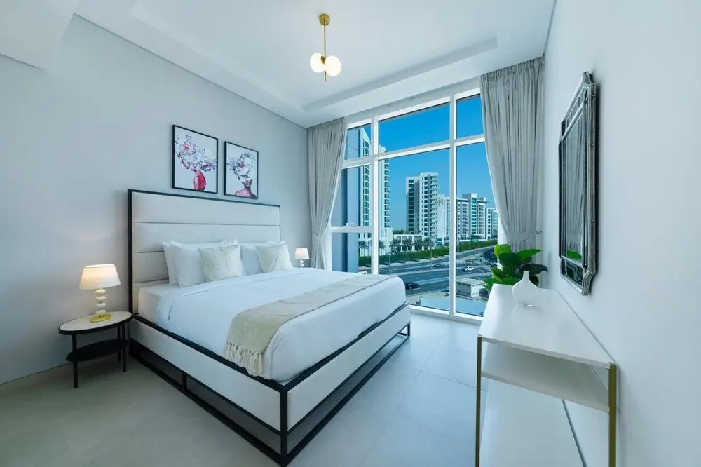 Дубай: Urban Resort w Golf Course Views Close to Beach