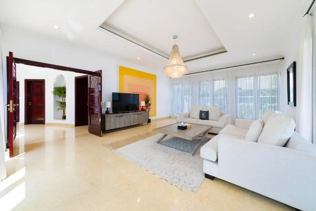 Дубай: Maison Privee - 5 Star Villa w Private Pool and Beach on Palm Jumeirah