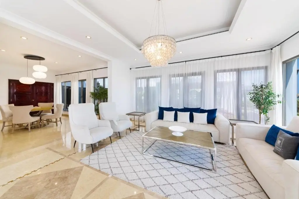 Дубай: Maison Privee - 5 Star Villa w Private Pool and Beach on Palm Jumeirah