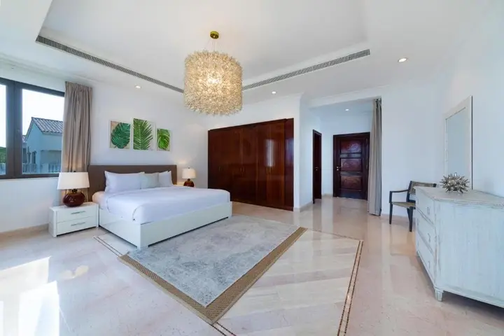 Дубай: Maison Privee - 5 Star Villa w Private Pool and Beach on Palm Jumeirah