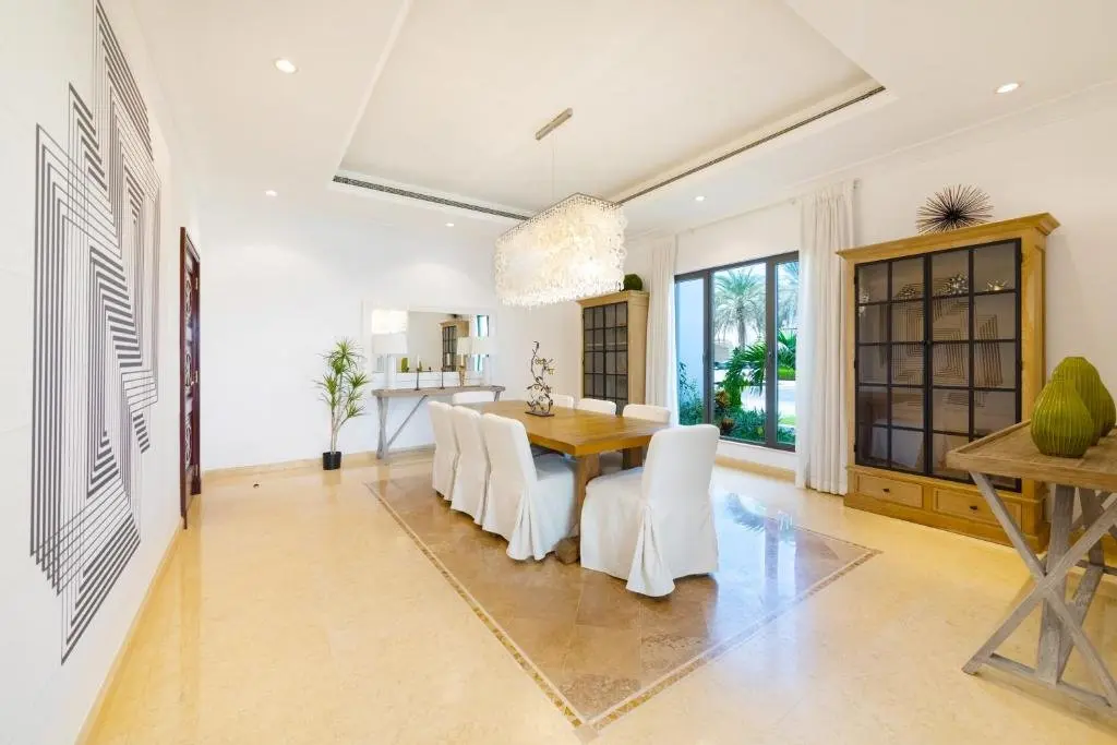 Дубай: Maison Privee - 5 Star Villa w Private Pool and Beach on Palm Jumeirah