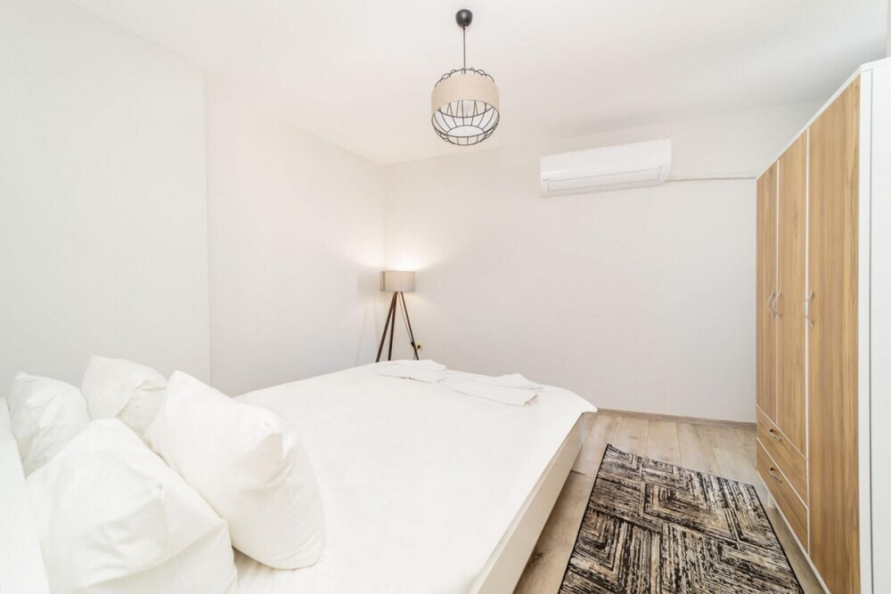 Анталья: Flat Close to Konyaalti Beach With Sea View