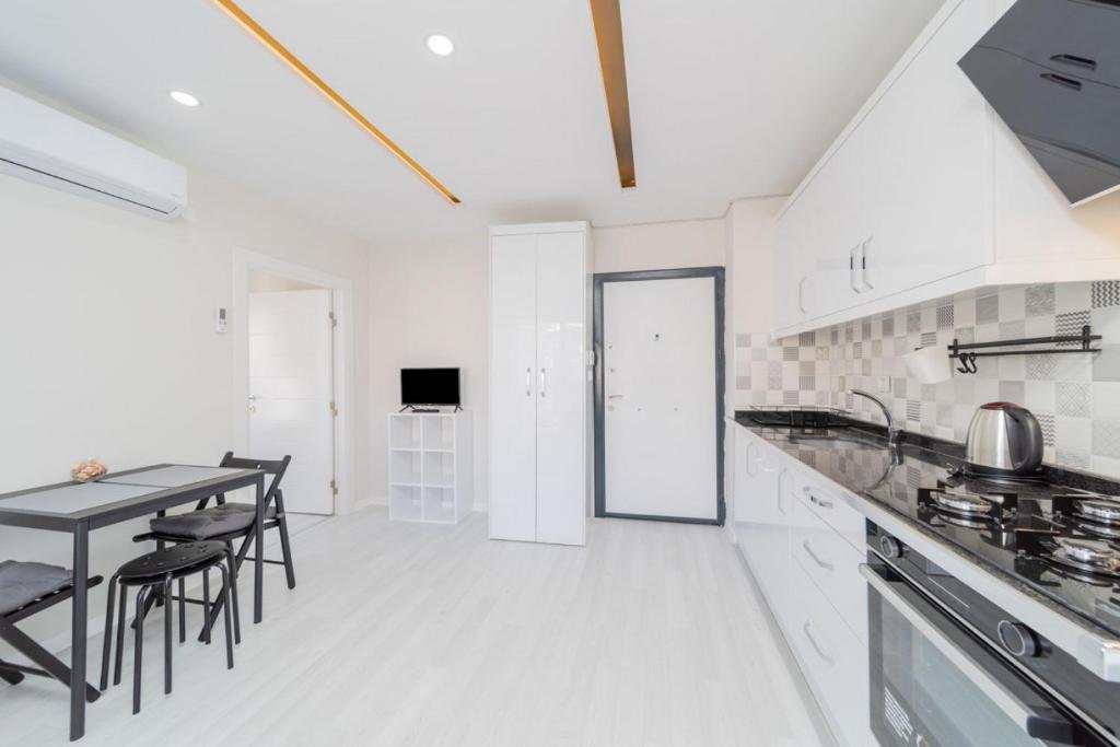 Анталья: Charming Home With Balcony in Muratpasa
