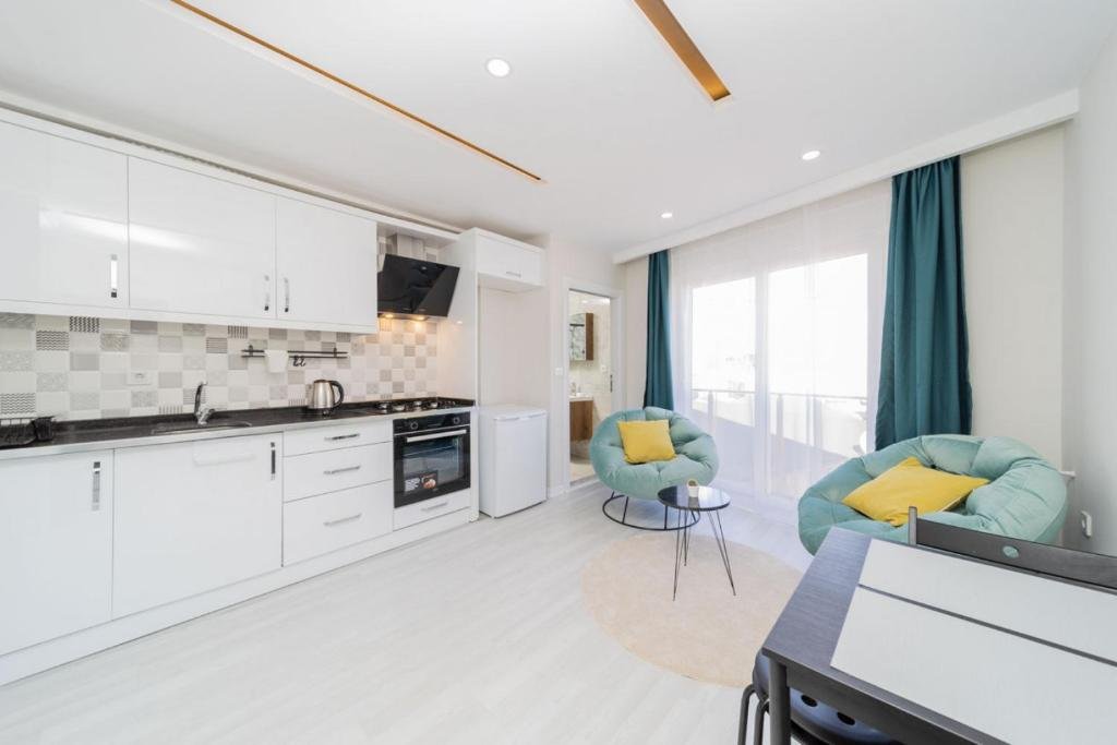 Анталья: Charming Home With Balcony in Muratpasa