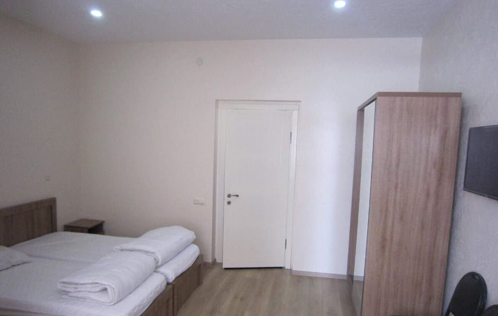 Бакурианский Андезит: Hotel Laguna