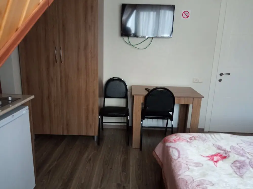 Бакурианский Андезит: Hotel Laguna