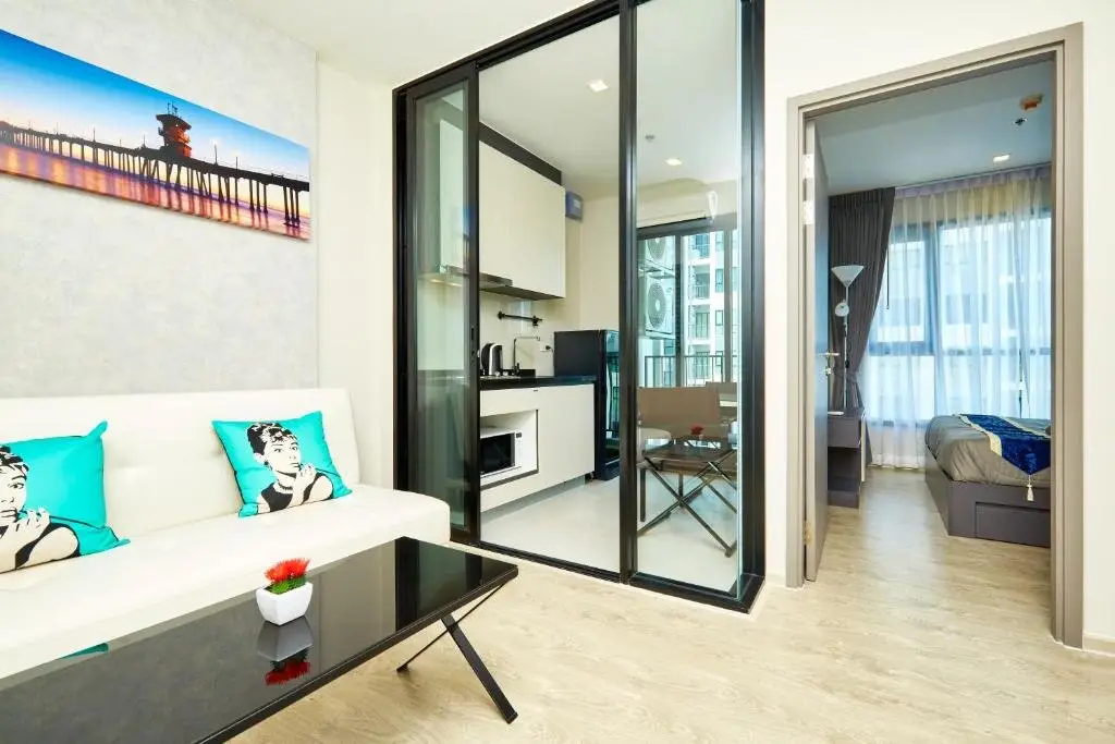 Паттайя: The Base Condo by Tech