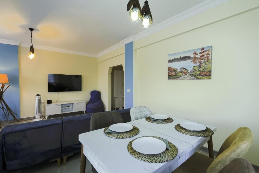 Анталья: Central and Comfy Flat With Balcony in Muratpasa
