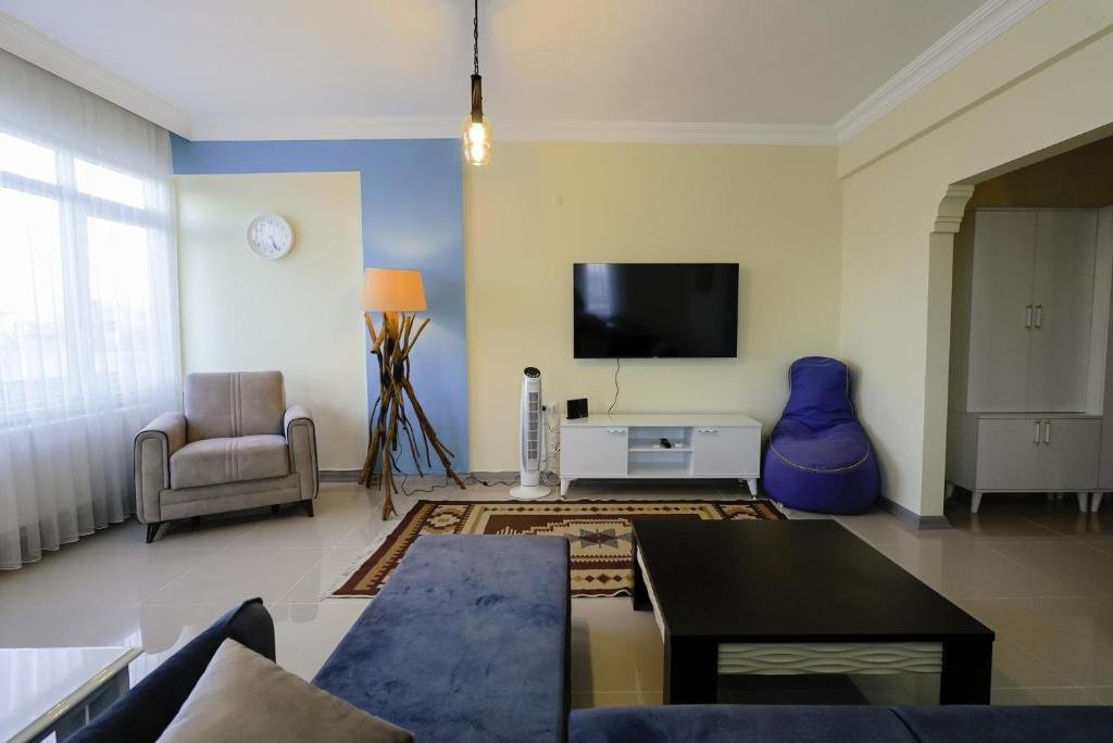 Анталья: Central and Comfy Flat With Balcony in Muratpasa