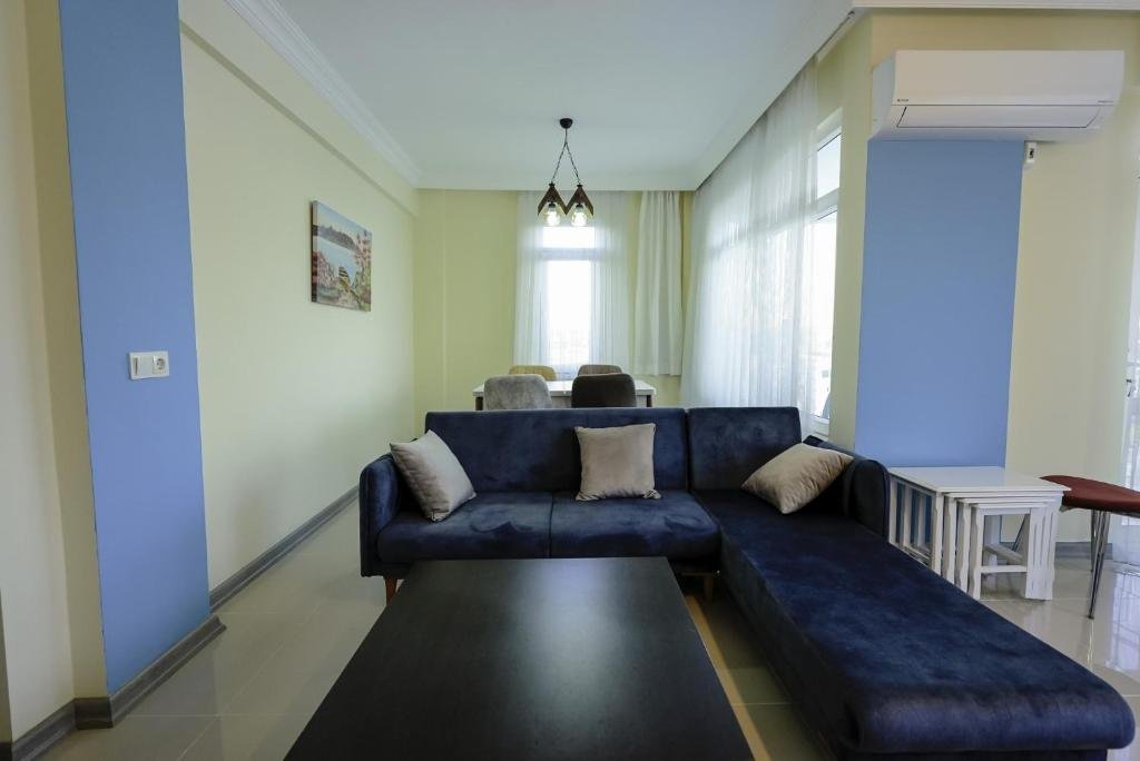 Анталья: Central and Comfy Flat With Balcony in Muratpasa