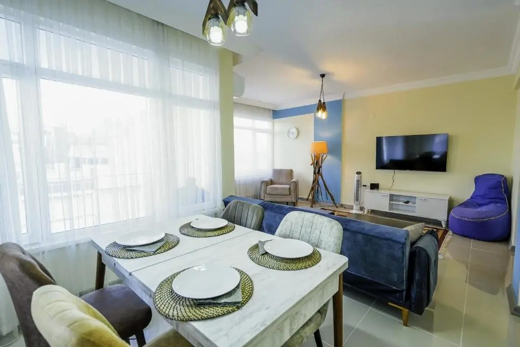 Анталья: Central and Comfy Flat With Balcony in Muratpasa