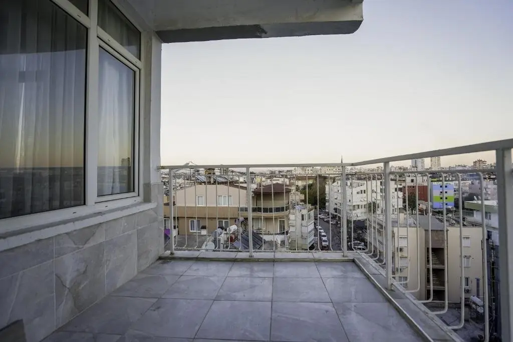 Анталья: Central and Comfy Flat With Balcony in Muratpasa