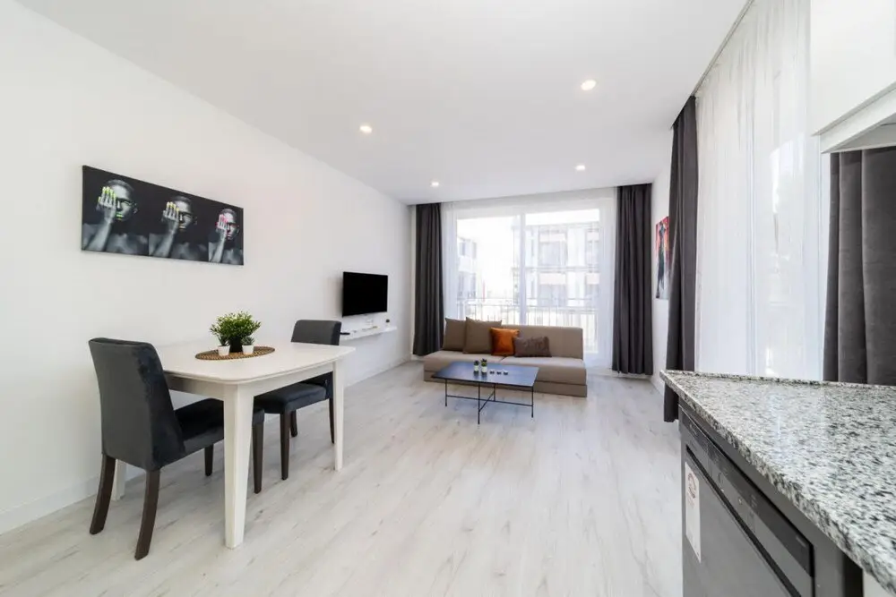 Central Flat With Balcony in Muratpasa — фото 1