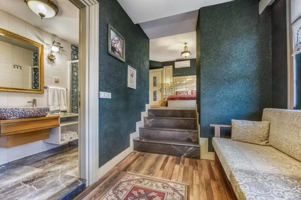 Анталья: Elegant Room in a historical hotel