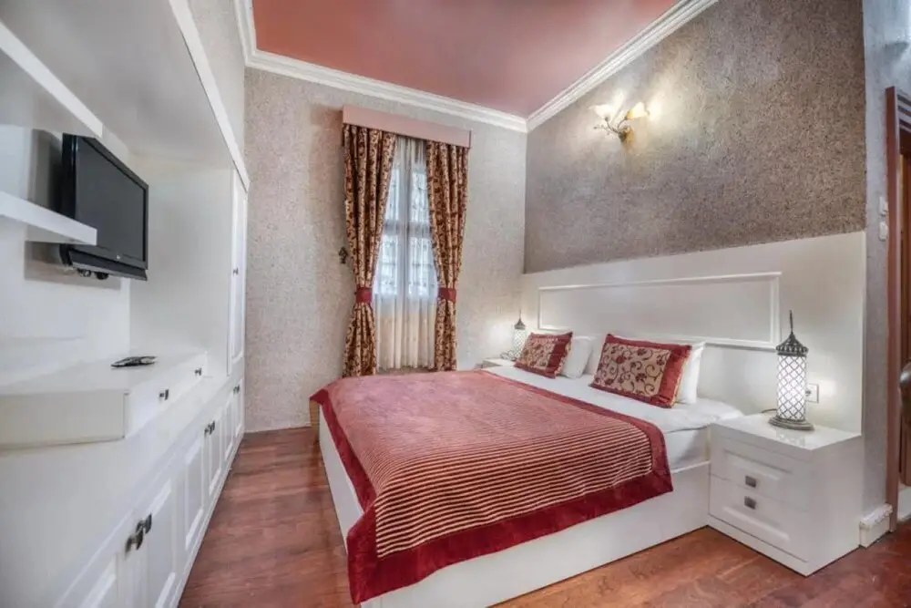 Анталья: Elegant Room in a historical hotel
