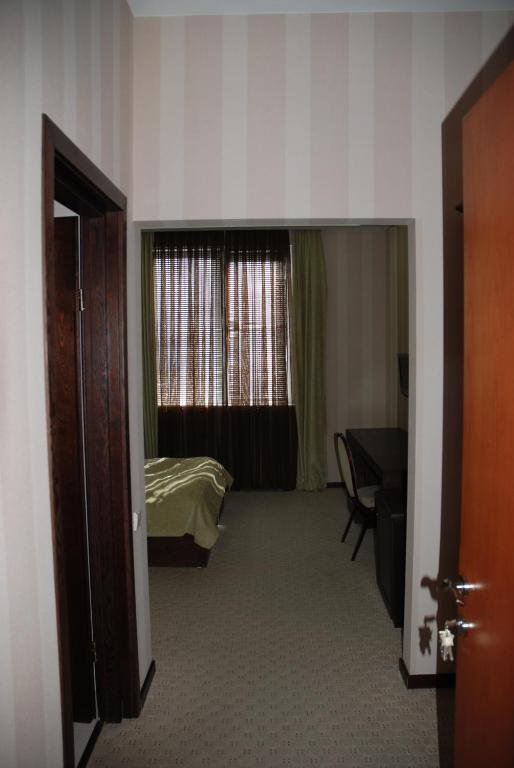 Тбилиси: Hotel D'Plaza Hotel Mimino