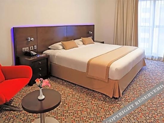 Дубай: Golden Tulip Suites - Dubai
