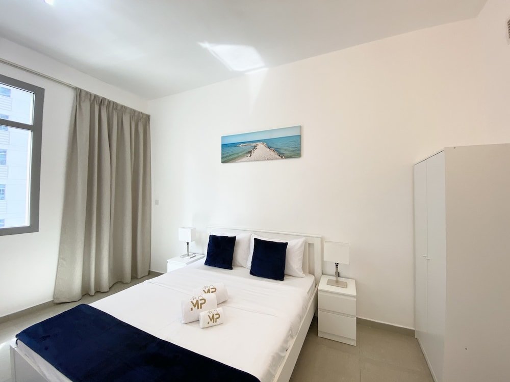 Дубай: Stunning 3BR Apt. with panoramic Marina views