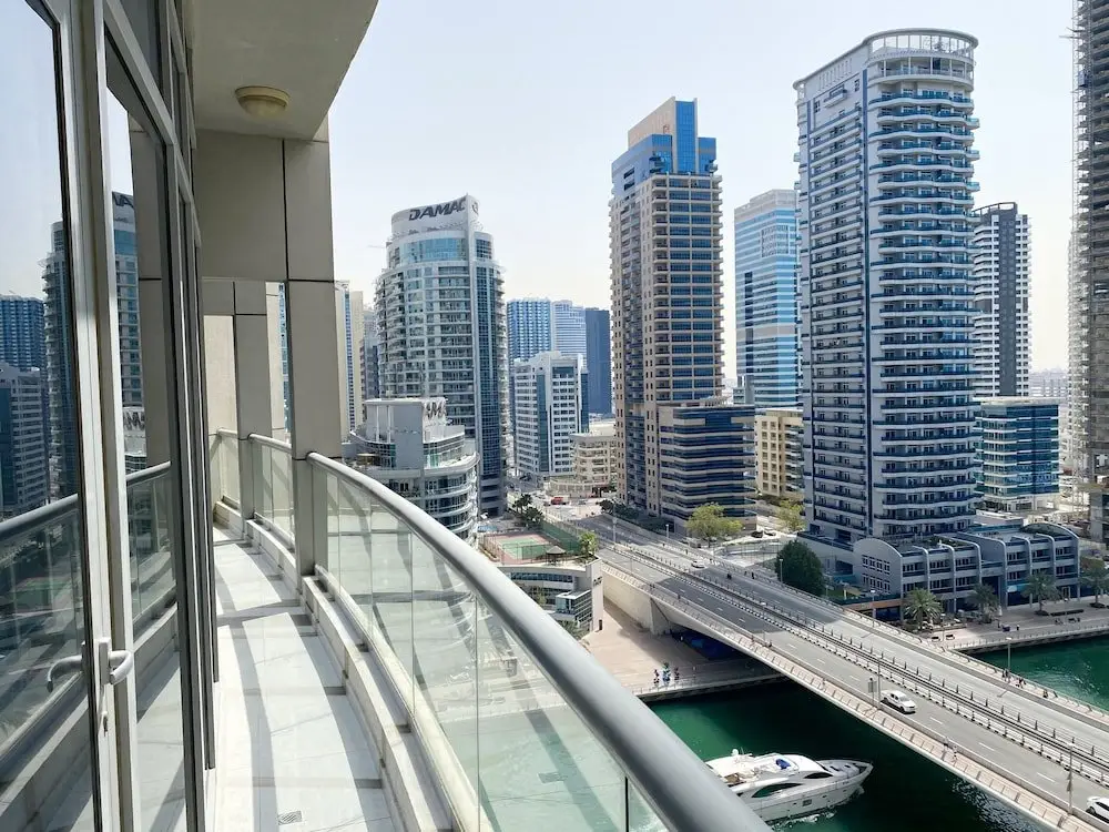 Дубай: Stunning 3BR Apt. with panoramic Marina views