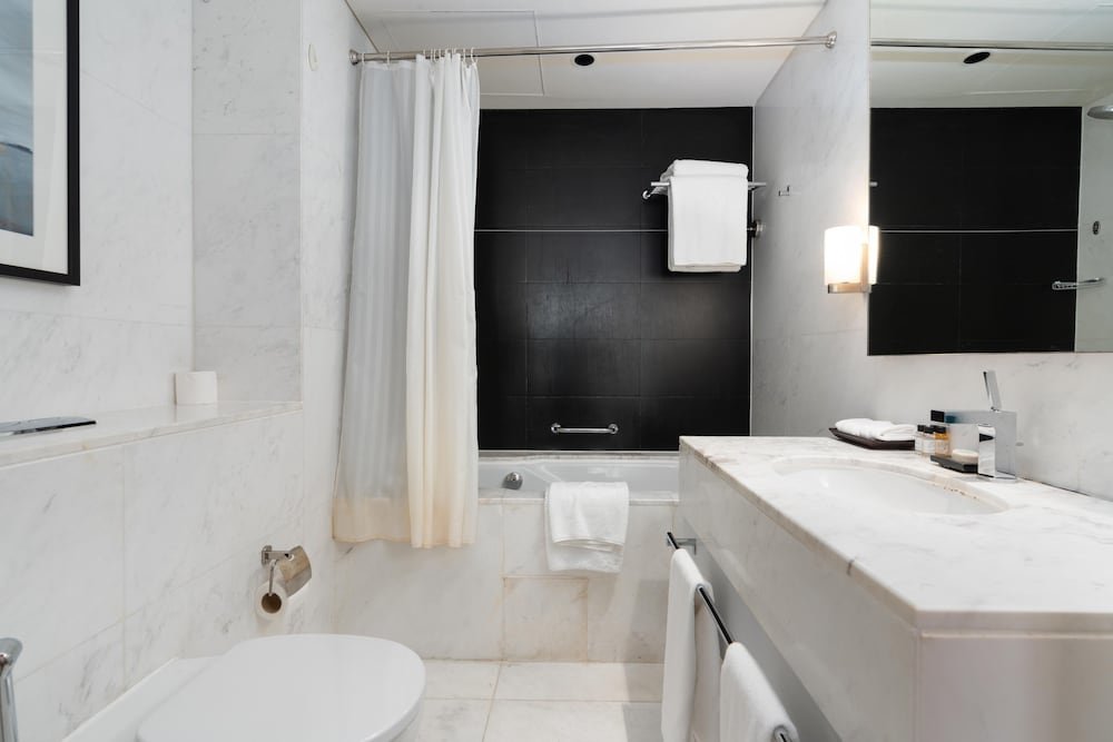 Дубай: SuperHost - Glamorous Apt with Terrace Overlooking Skyline I Address Dubai Mall