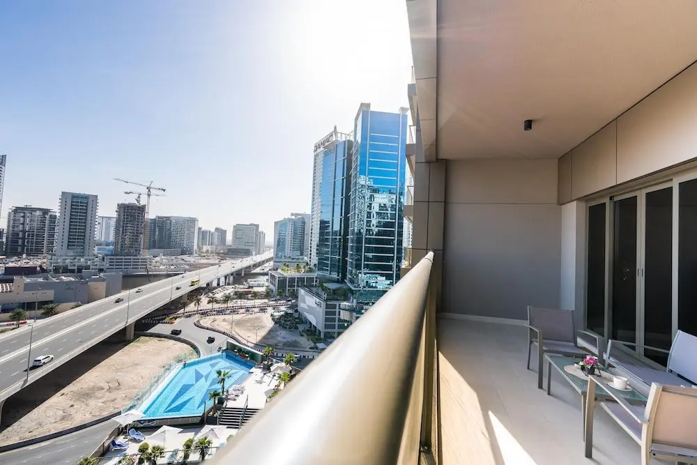 Дубай: Whitesage - Spacious Apartment With Balcony Near Metro Station