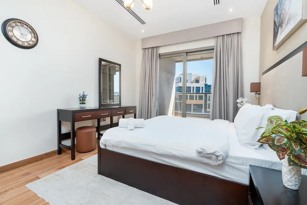 Дубай: Whitesage - Spacious Apartment With Balcony Near Metro Station
