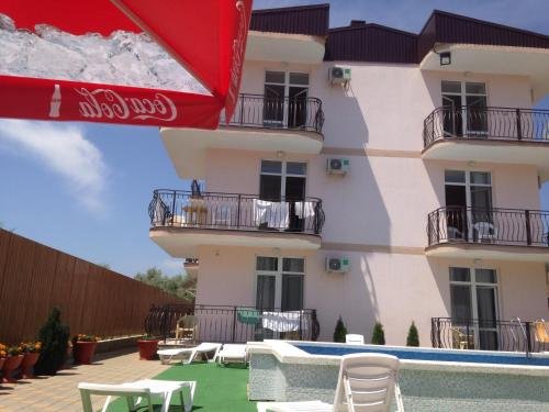 Витязево: Guest House Sovinion