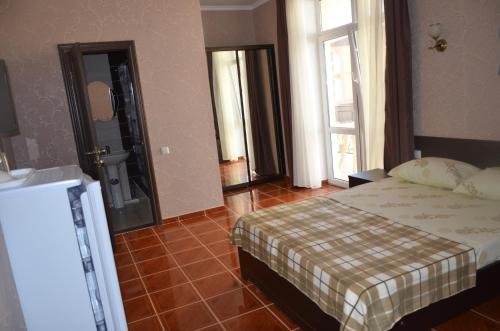 Витязево: Guest House Sovinion