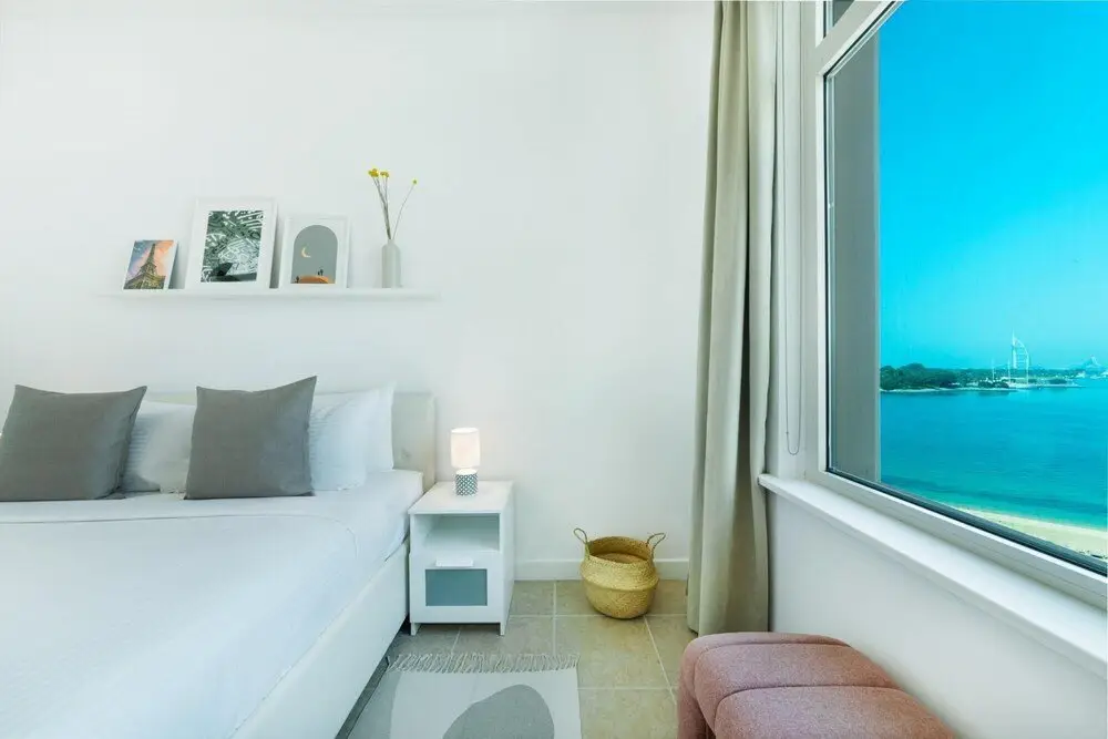 Дубай: Maison Privee - Modern & Bright Apt with Sea Front Views of Burj AlArab