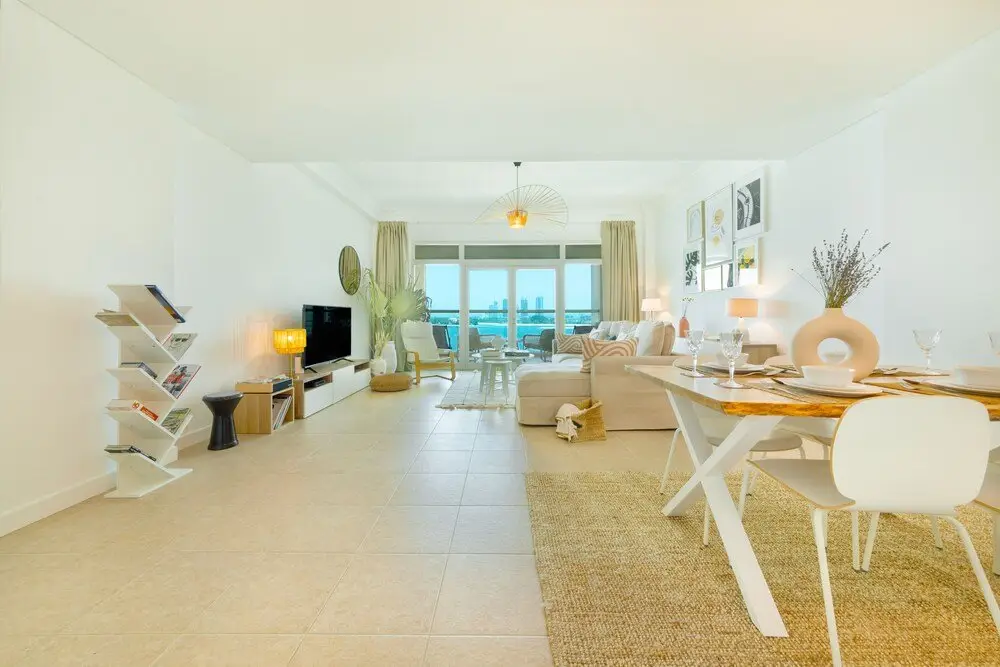 Дубай: Maison Privee - Modern & Bright Apt with Sea Front Views of Burj AlArab