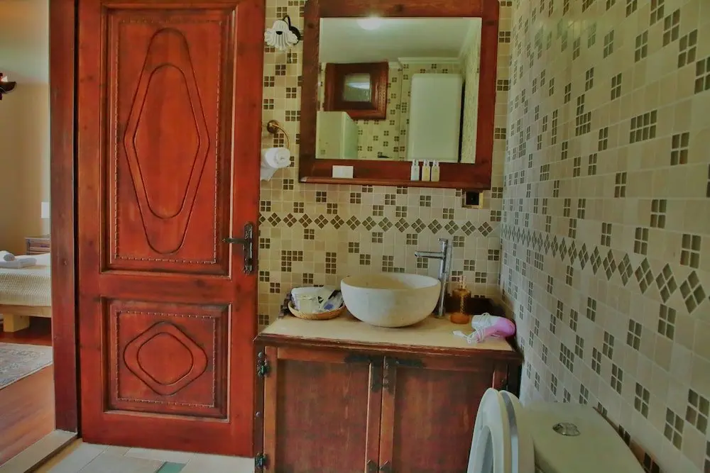 Айвалык: The Mira House