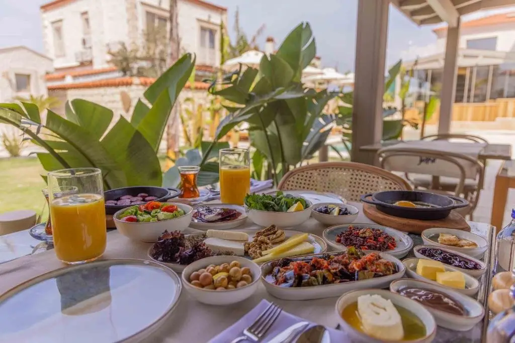 Чешме: June Alaçatı (+15 Adult only)