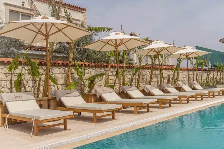 Чешме: June Alaçatı (+15 Adult only)