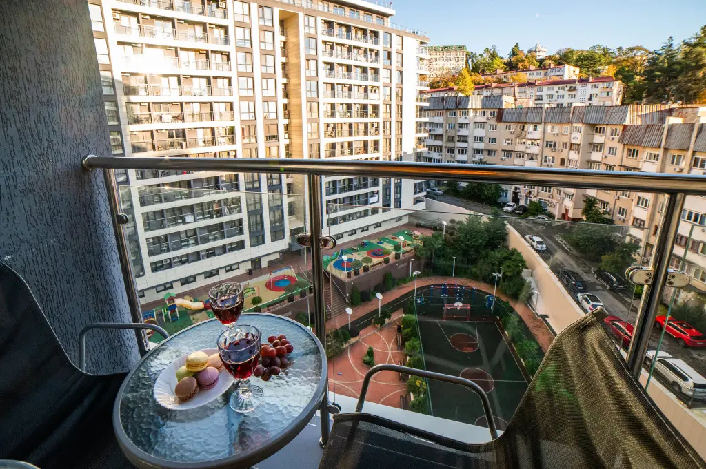 Сочи: Апартаменты Sun city apartments ЖК Сокол с балконом
