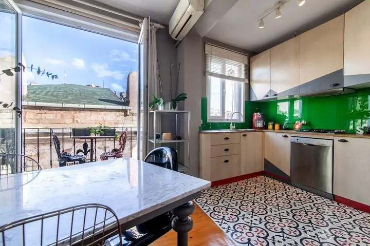Стамбул: Modern Apartment With Stylish Interior in Beyoglu