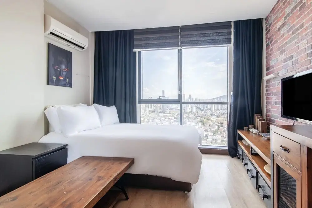 Central Flat With Amazing City View in Atasehir — фото 1