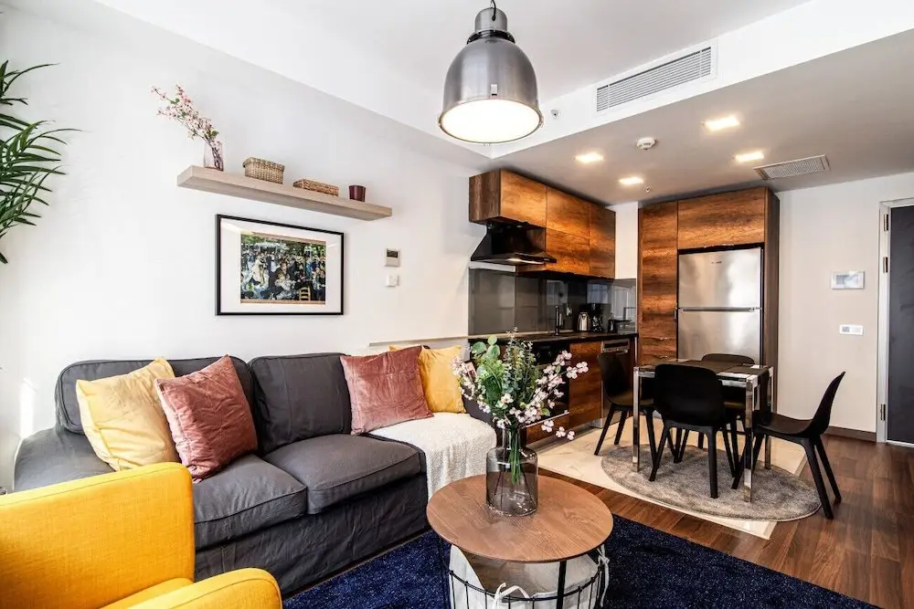 Стамбул: Fully Furnished Flat With Balcony in Sisli