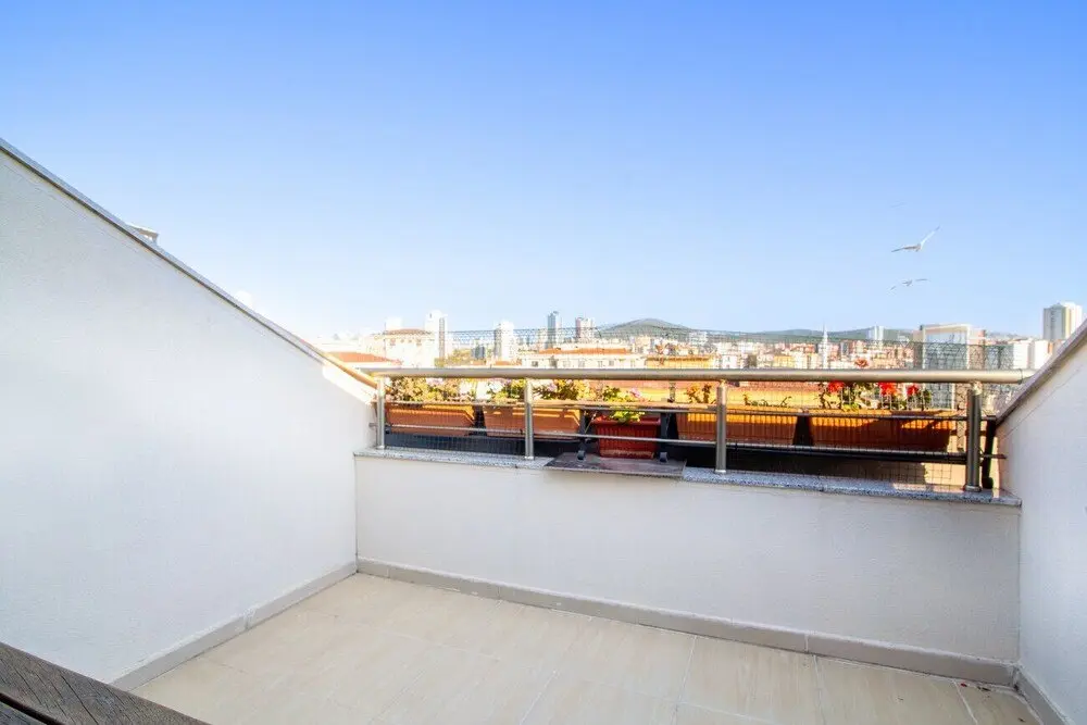 Стамбул: Central Flat in Atasehir With Terrace and Balcony