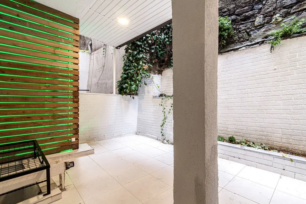 Centrally Located Apartment With Backyard in Sisli — фото 1