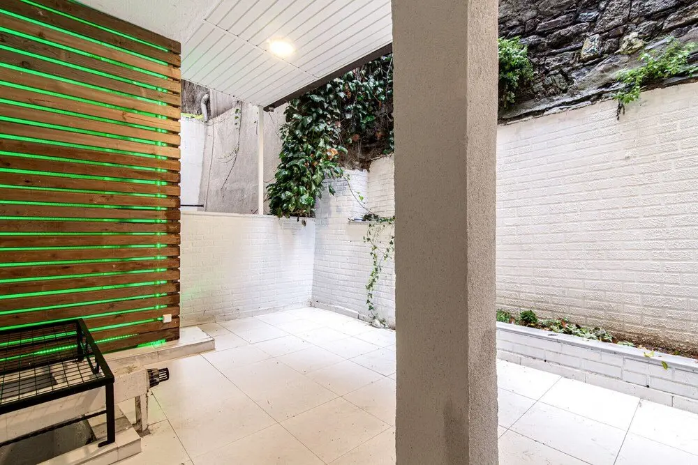 Стамбул: Centrally Located Apartment With Backyard in Sisli