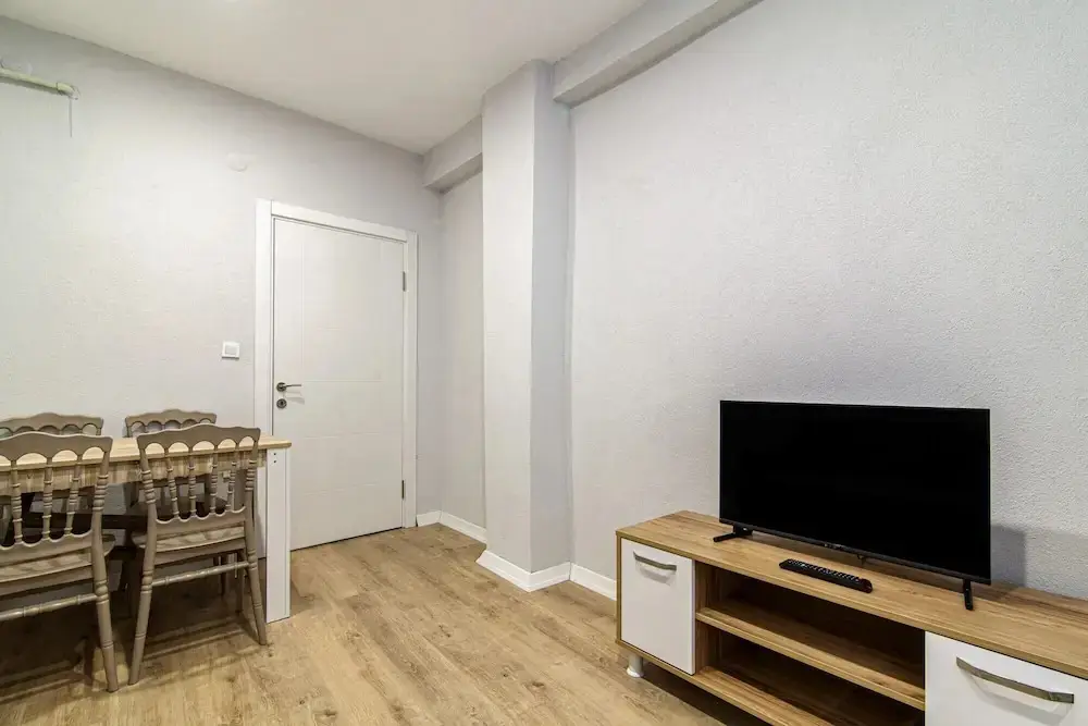 Стамбул: Centrally Located Apartment With Backyard in Sisli